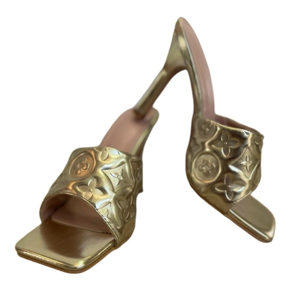 Clover Embossed Gold Heels - Picture 1 of 6